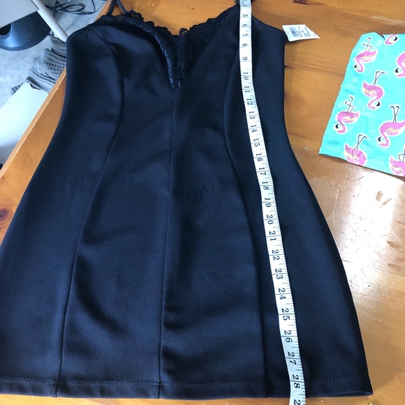 NWT Windsor Black Lace Stretchy Mini Dress - Picture 4 of 8